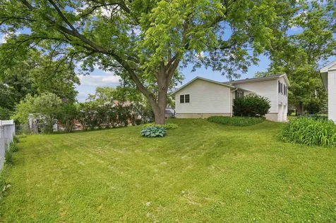 203-205 N Hackett Road Waterloo IA 50701