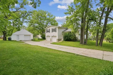 203-205 N Hackett Road Waterloo IA 50701