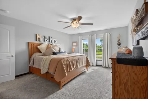 4817 Yellowstone Drive Waterloo IA 50701
