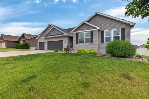 4817 Yellowstone Drive Waterloo IA 50701