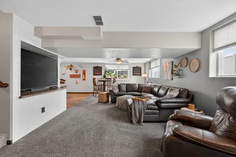 4817 Yellowstone Drive Waterloo IA 50701
