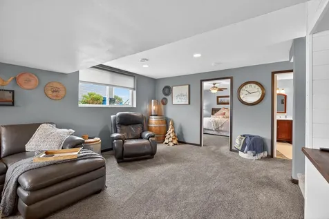 4817 Yellowstone Drive Waterloo IA 50701