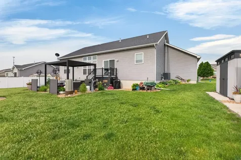 4817 Yellowstone Drive Waterloo IA 50701