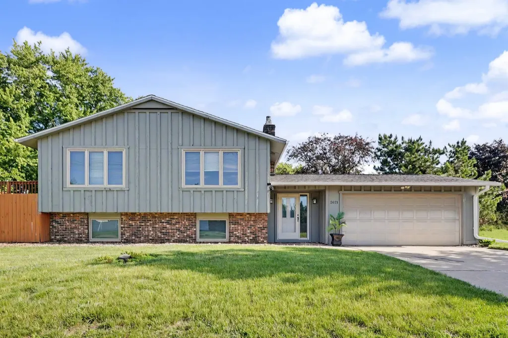 2621 W 4th Street Cedar Falls IA 50613
