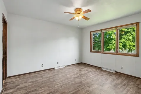 2621 W 4th Street Cedar Falls IA 50613