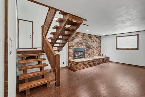 2621 W 4th Street Cedar Falls IA 50613
