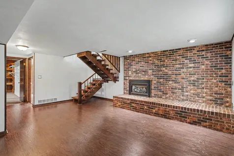 2621 W 4th Street Cedar Falls IA 50613
