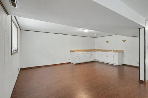 2621 W 4th Street Cedar Falls IA 50613