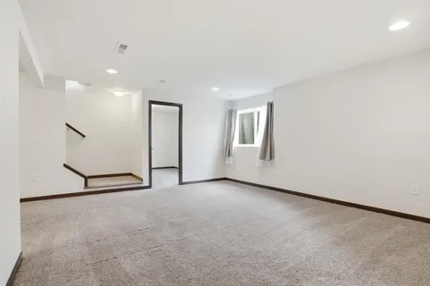 904 NE Cresent View Drive Cedar Rapids IA 52402