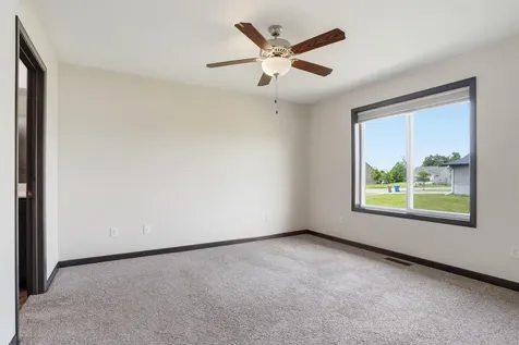 904 NE Cresent View Drive Cedar Rapids IA 52402