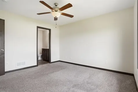 904 NE Cresent View Drive Cedar Rapids IA 52402