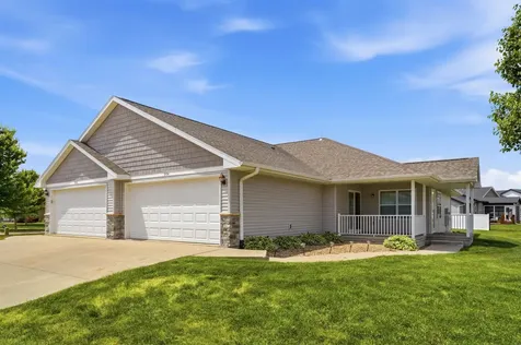 904 NE Cresent View Drive Cedar Rapids IA 52402