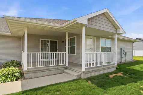 904 NE Cresent View Drive Cedar Rapids IA 52402