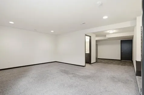 904 NE Cresent View Drive Cedar Rapids IA 52402