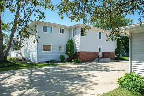 217 21st Street NW Waverly IA 50677