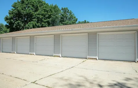 217 21st Street NW Waverly IA 50677