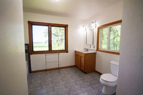 1229 W Mt. Vernon Road Waterloo IA 50703