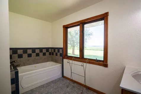 1229 W Mt. Vernon Road Waterloo IA 50703