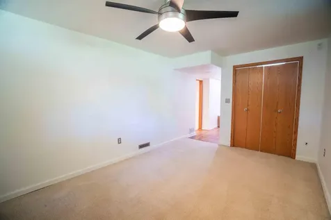 1229 W Mt. Vernon Road Waterloo IA 50703