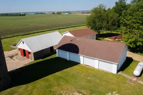 1229 W Mt. Vernon Road Waterloo IA 50703