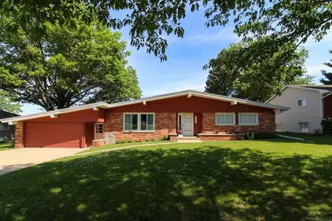 1205 E Avenue Grundy Center IA 50638