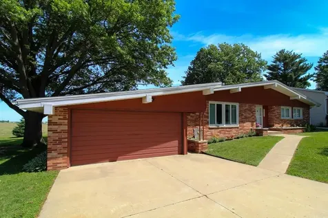 1205 E Avenue Grundy Center IA 50638