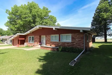 1205 E Avenue Grundy Center IA 50638