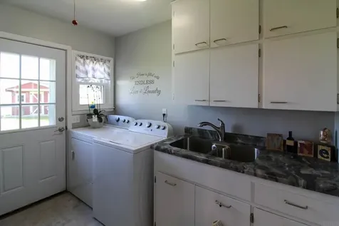 1205 E Avenue Grundy Center IA 50638