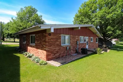 1205 E Avenue Grundy Center IA 50638