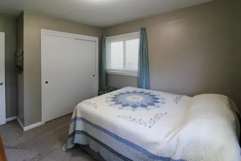 1205 E Avenue Grundy Center IA 50638