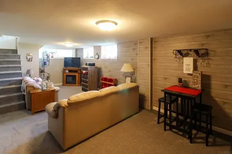 1205 E Avenue Grundy Center IA 50638