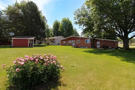 1205 E Avenue Grundy Center IA 50638