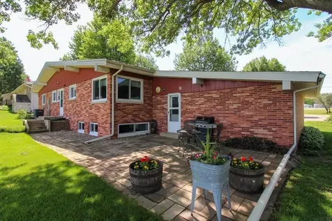 1205 E Avenue Grundy Center IA 50638