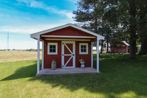 1205 E Avenue Grundy Center IA 50638