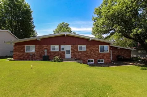 1205 E Avenue Grundy Center IA 50638