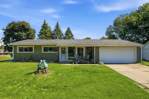 1104 1st Street NE Oelwein IA 50662