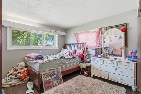 1104 1st Street NE Oelwein IA 50662