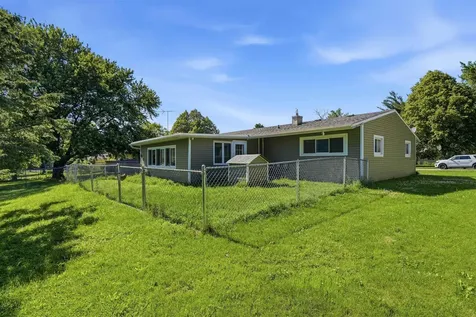 1104 1st Street NE Oelwein IA 50662