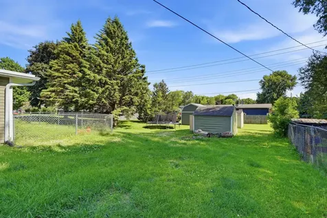 1104 1st Street NE Oelwein IA 50662