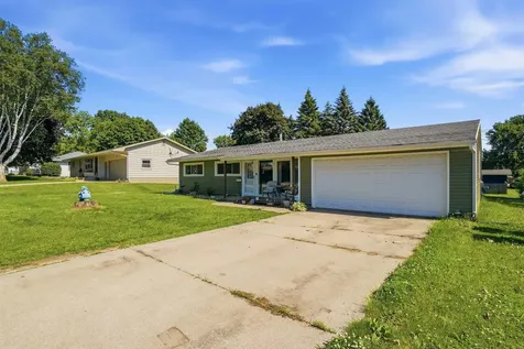 1104 1st Street NE Oelwein IA 50662
