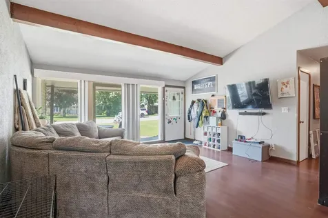 1104 1st Street NE Oelwein IA 50662