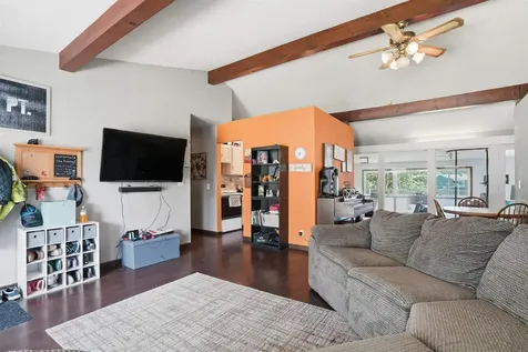 1104 1st Street NE Oelwein IA 50662