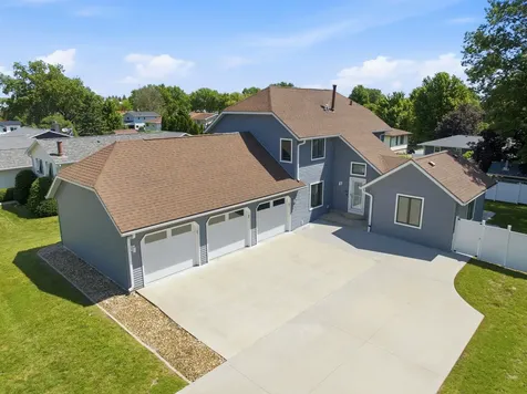 905 Nancy Road Waterloo IA 50702