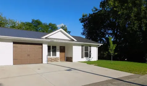 402B 5th Street Delhi IA 52223
