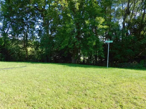 402B 5th Street Delhi IA 52223