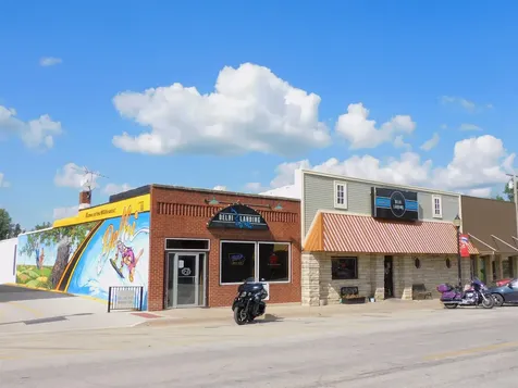 402B 5th Street Delhi IA 52223