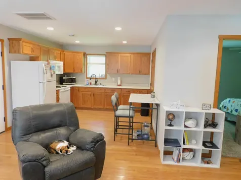 402B 5th Street Delhi IA 52223