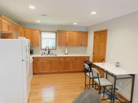 402B 5th Street Delhi IA 52223