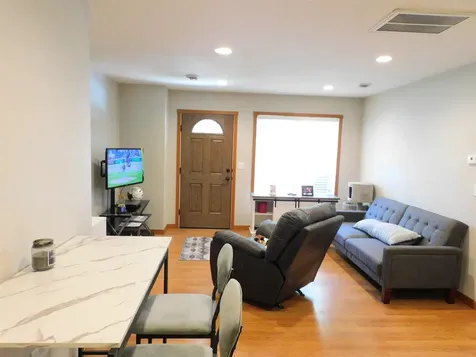402B 5th Street Delhi IA 52223