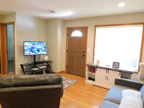 402B 5th Street Delhi IA 52223